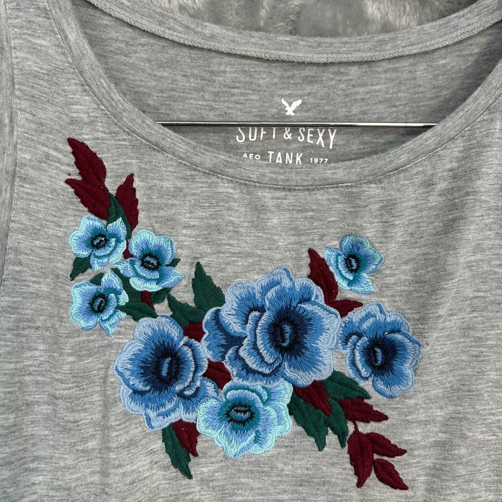 American Eagle Soft & Sexy Tank Top Gray EUC Blue Floral Embroidered Cottage SM - Picture 2 of 7